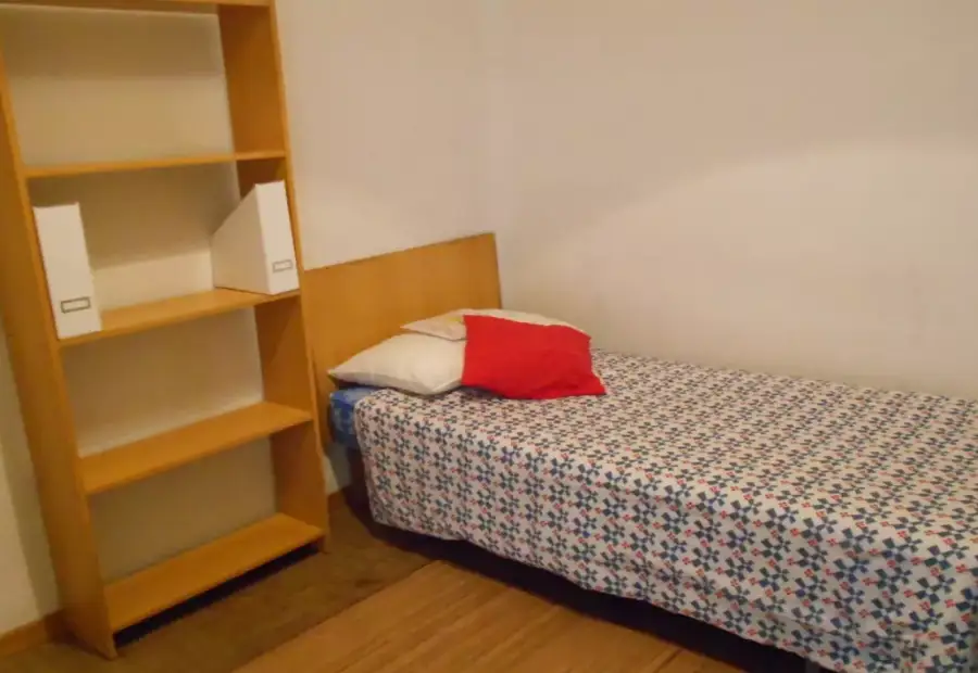Se alquila habitación en piso compartido de 7 habitaciones en Gaztambide en Madrid
