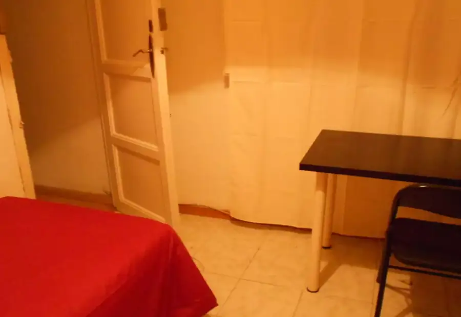 Se alquila habitación en piso compartido de 7 habitaciones en Gaztambide en Madrid