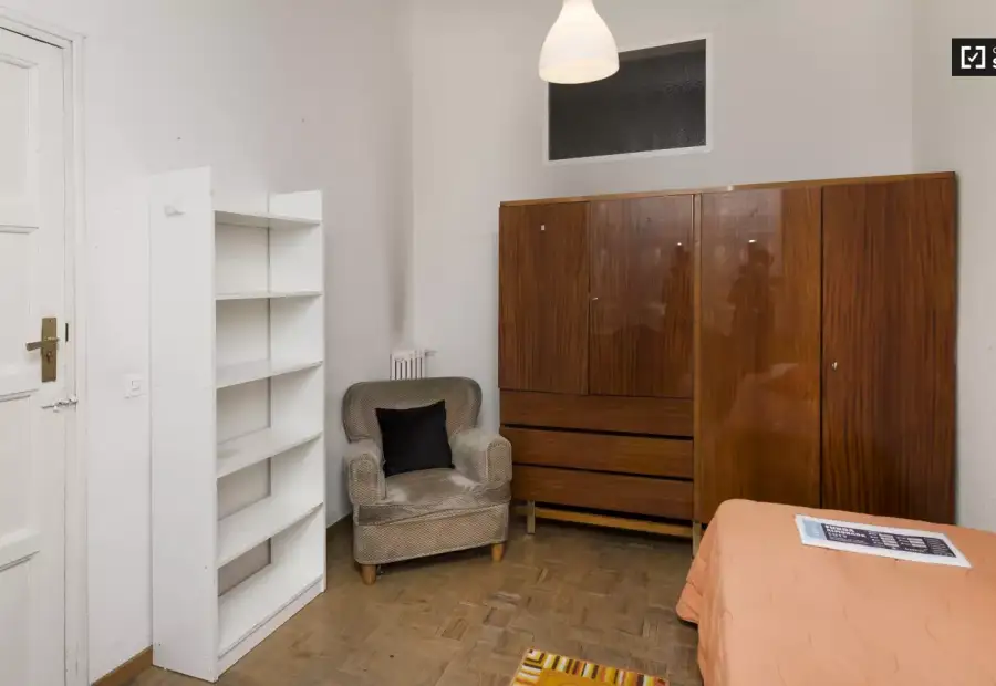 Se alquila habitación en piso compartido de 7 habitaciones en Gaztambide en Madrid