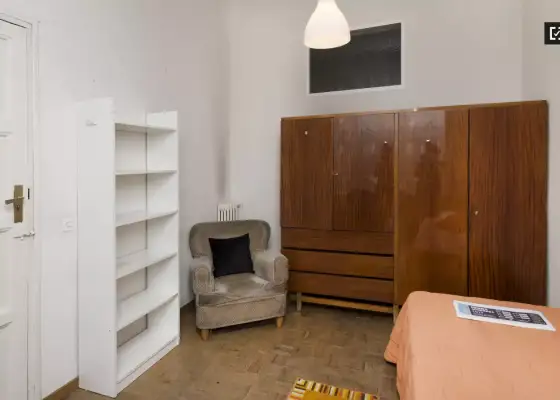 Se alquila habitación en piso compartido de 7 habitaciones en Gaztambide en Madrid