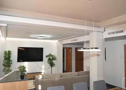 Se alquila habitación en piso compartido de 8 habitaciones en El Mercat, todos los gastos incluidos, se admiten profesionales y estudiantes. en Valencia