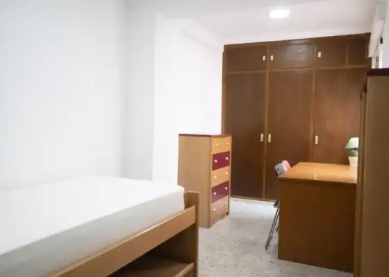 Se alquila habitación en piso compartido en Córdoba