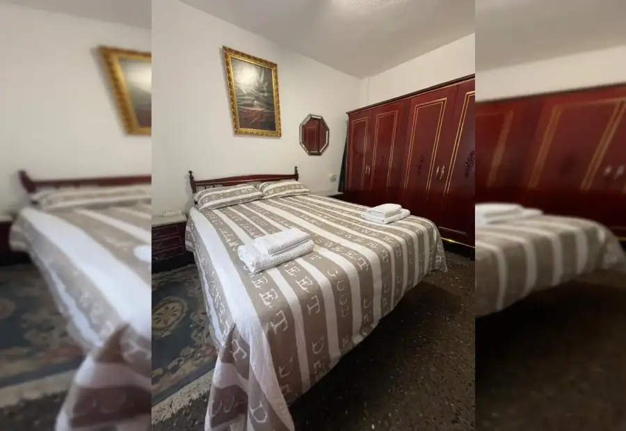 Se alquila habitación en piso de 3 dormitorios en Alicante en Alicante (Alacant)