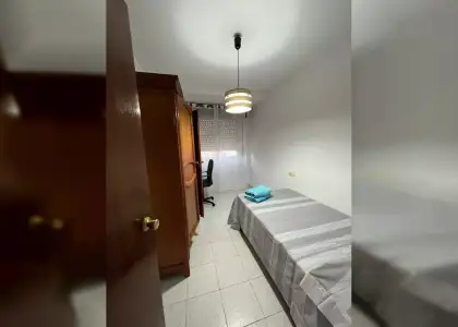 Se alquila habitación en piso de 3 dormitorios en El Zapillo en Almería