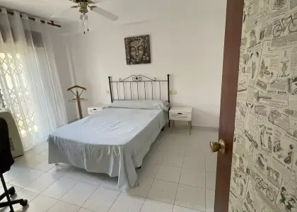 Se alquila habitación en piso de 3 dormitorios en El Zapillo en Almería