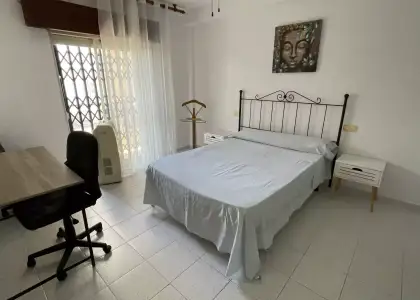 Se alquila habitación en piso de 3 dormitorios en El Zapillo en Almería