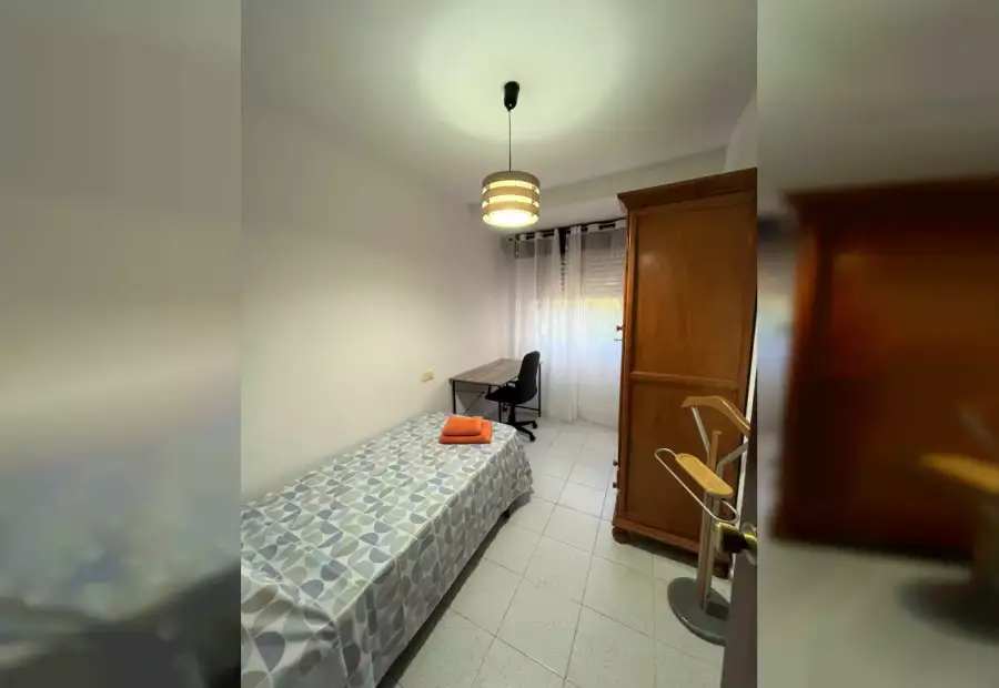 Se alquila habitación en piso de 3 dormitorios en El Zapillo en Almería