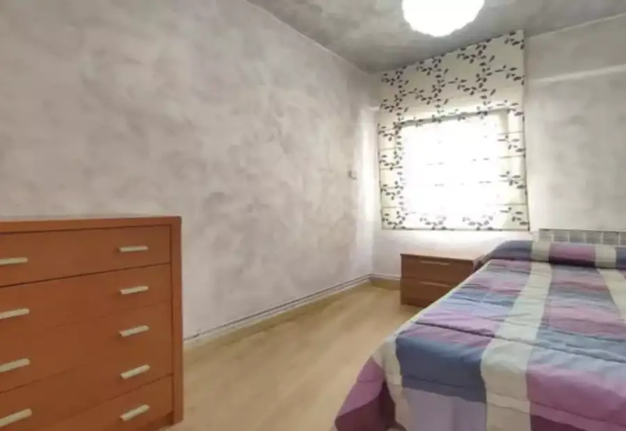 Se alquila habitación en piso de 3 dormitorios en Salamanca en Salamanca