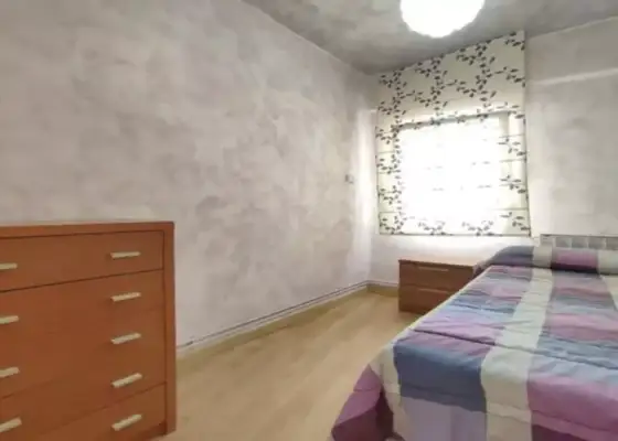 Se alquila habitación en piso de 3 dormitorios en Salamanca