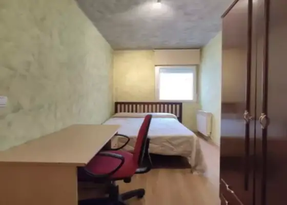 Se alquila habitación en piso de 3 dormitorios en Salamanca
