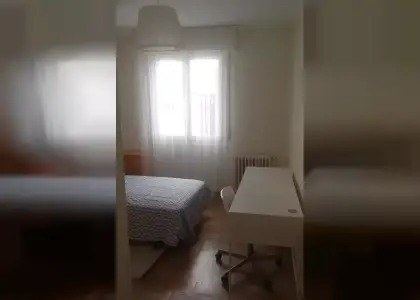 Se alquila habitación en piso de 3 habitaciones en Pamplona en Pamplona