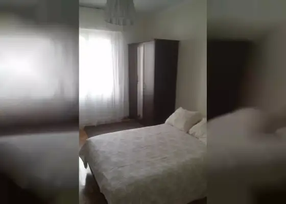 Se alquila habitación en piso de 3 habitaciones en Pamplona
