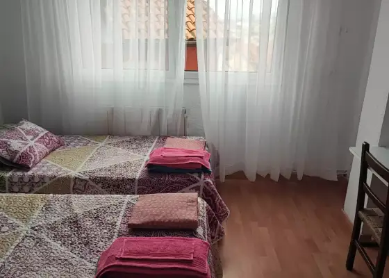 Se alquila habitación en piso de 3 habitaciones en San Roque, Santander
