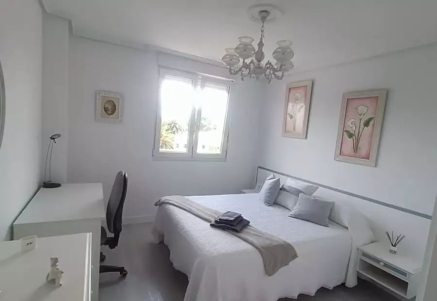 Se alquila habitación en piso de 3 habitaciones en Santander en Santander