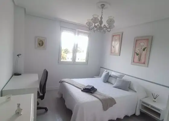 Se alquila habitación en piso de 3 habitaciones en Santander