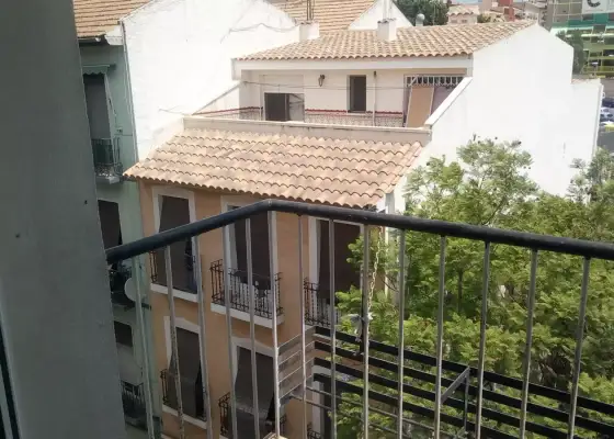 Se alquila habitación en piso de 4 habitaciones en Alicante en Alicante (Alacant)