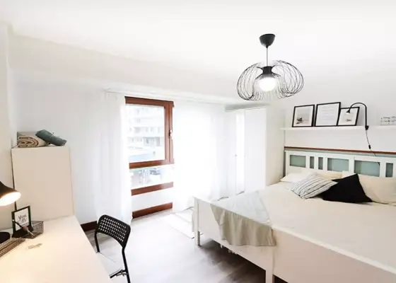 Se alquila habitación en piso de 4 habitaciones en Bilbao