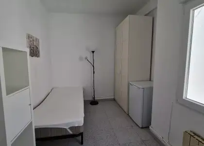 Se alquila habitación en piso de 4 habitaciones en Zaragoza en Zaragoza