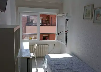 Se alquila habitación en piso de 4 habitaciones en Zaragoza en Zaragoza
