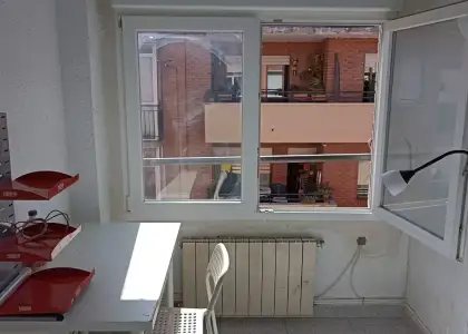 Se alquila habitación en piso de 4 habitaciones en Zaragoza en Zaragoza