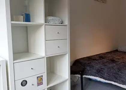 Se alquila habitación en piso de 4 habitaciones en Zaragoza en Zaragoza
