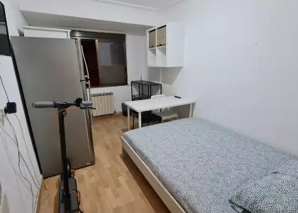 Se alquila habitación en piso de 4 habitaciones en Zaragoza en Zaragoza