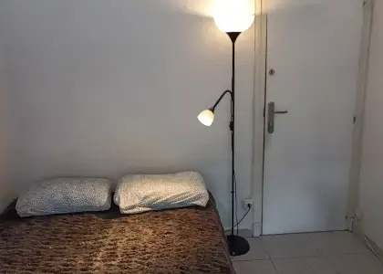 Se alquila habitación en piso de 4 habitaciones en Zaragoza en Zaragoza
