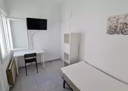 Se alquila habitación en piso de 4 habitaciones en Zaragoza en Zaragoza