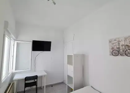 Se alquila habitación en piso de 4 habitaciones en Zaragoza en Zaragoza