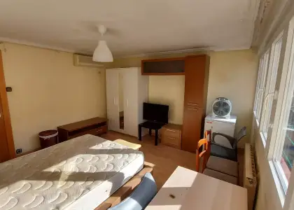 Se alquila habitación en piso de 4 habitaciones en Zaragoza en Zaragoza