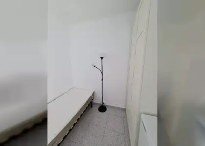 Se alquila habitación en piso de 4 habitaciones en Zaragoza en Zaragoza