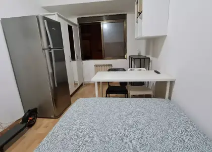 Se alquila habitación en piso de 4 habitaciones en Zaragoza en Zaragoza