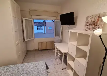 Se alquila habitación en piso de 4 habitaciones en Zaragoza en Zaragoza