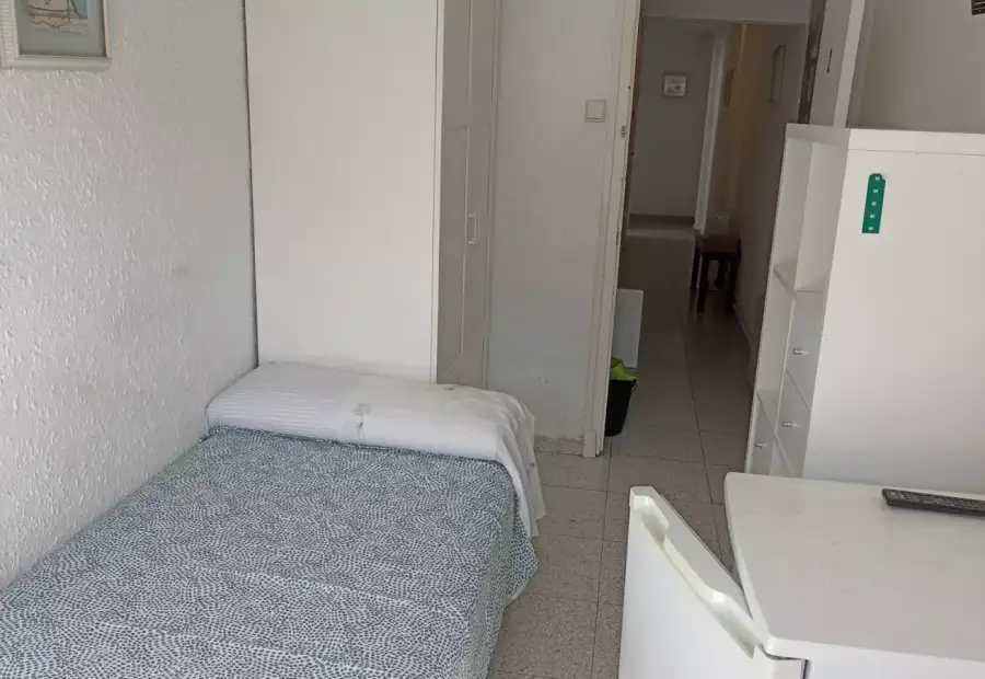 Se alquila habitación en piso de 4 habitaciones en Zaragoza en Zaragoza