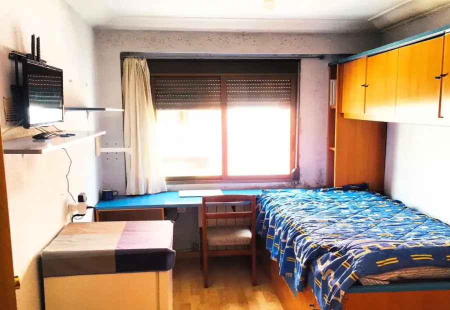 Se alquila habitación en piso de 4 habitaciones en Zaragoza en Zaragoza