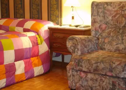Se alquila habitación en piso de 5 dormitorios en Salamanca - Mujeres en Salamanca