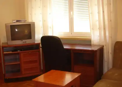 Se alquila habitación en piso de 5 dormitorios en Salamanca - Mujeres en Salamanca