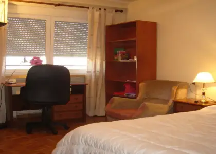 Se alquila habitación en piso de 5 dormitorios en Salamanca - Mujeres en Salamanca