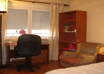 Se alquila habitación en piso de 5 dormitorios en Salamanca - Mujeres en Salamanca