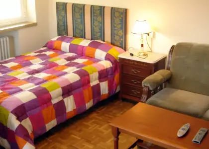 Se alquila habitación en piso de 5 dormitorios en Salamanca - Mujeres en Salamanca