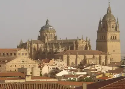 Se alquila habitación en piso de 5 dormitorios en Salamanca - Mujeres en Salamanca