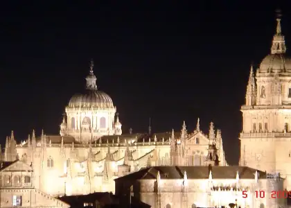 Se alquila habitación en piso de 5 dormitorios en Salamanca - Mujeres en Salamanca