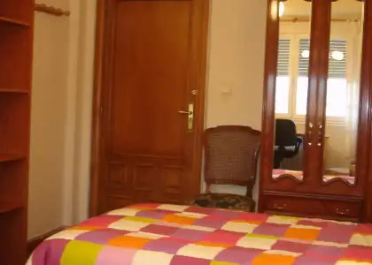 Se alquila habitación en piso de 5 dormitorios en Salamanca - Mujeres en Salamanca