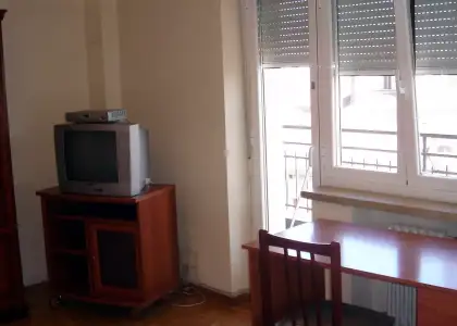 Se alquila habitación en piso de 5 dormitorios en Salamanca - Mujeres en Salamanca