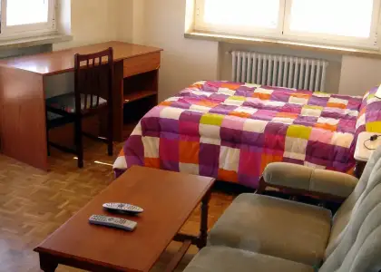 Se alquila habitación en piso de 5 dormitorios en Salamanca - Mujeres en Salamanca