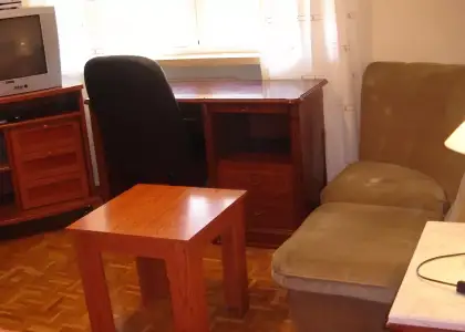 Se alquila habitación en piso de 5 dormitorios en Salamanca - Mujeres en Salamanca