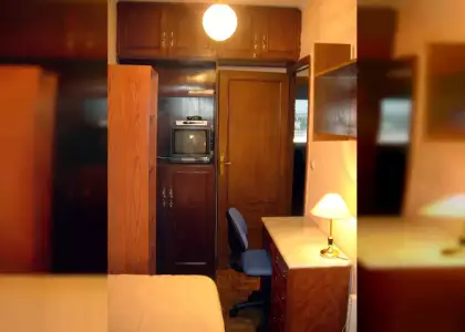 Se alquila habitación en piso de 5 dormitorios en Salamanca - Mujeres en Salamanca