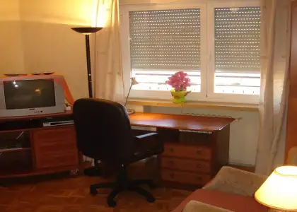 Se alquila habitación en piso de 5 dormitorios en Salamanca - Mujeres en Salamanca