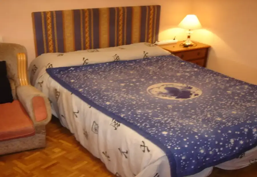 Se alquila habitación en piso de 5 dormitorios en Salamanca - Mujeres en Salamanca