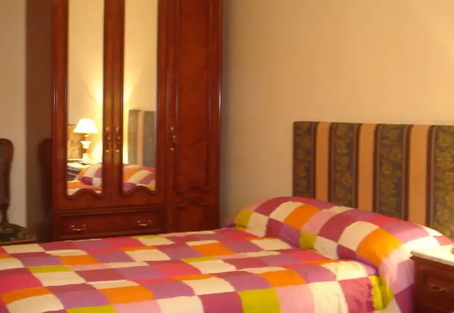 Se alquila habitación en piso de 5 dormitorios en Salamanca - Mujeres en Salamanca